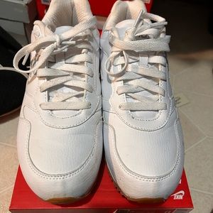 Fila tennis shoes never worn